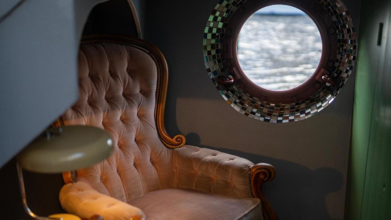 Amsterdam Center - Houseboat B&B By Captain Ricard 외부 사진